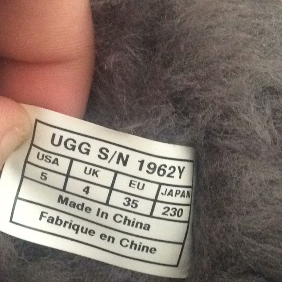 🆕 Authentic UGG bailey button triplet tall boots - Picture 7 of 7